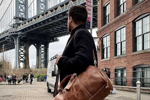 How to Buy a Weekender Leather Bag?