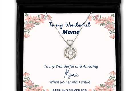 To my Mama, when you smile, I smile - Heart Knot Silver Necklace. Model 64037