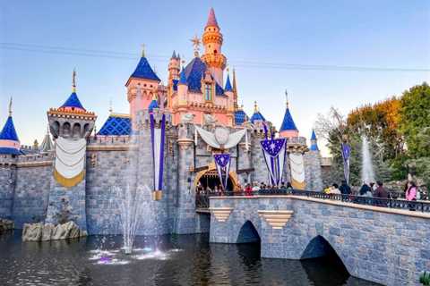 Disneyland Castle vs Disney World Castle – COMPLETE Breakdown