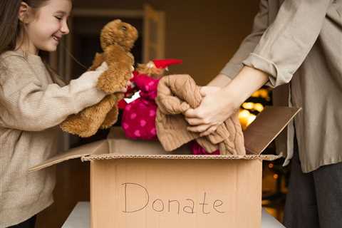 Season of Giving: 10 Meaningful Ways to Give Back this Holiday